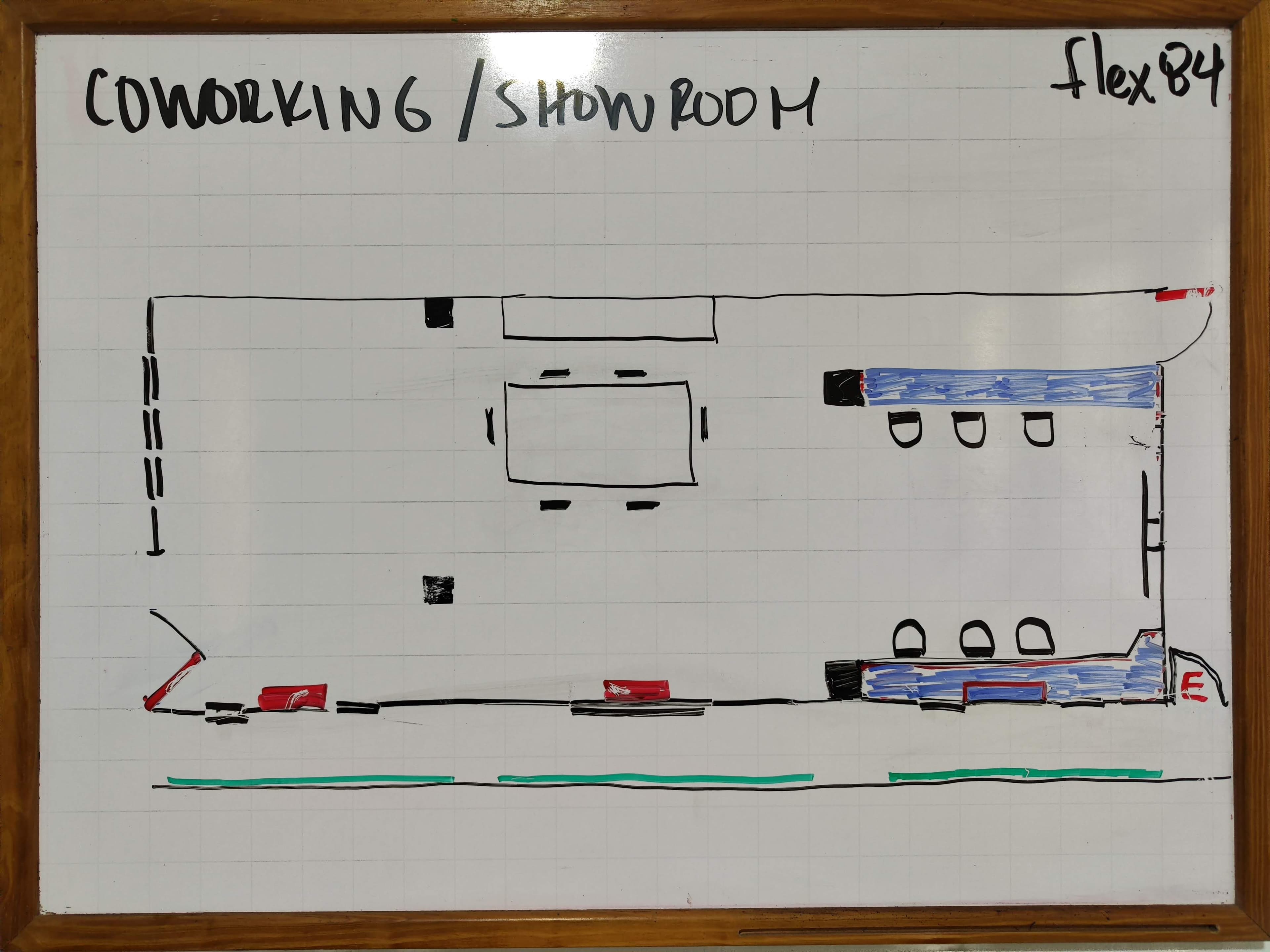 Plano a mano alzada del coworking/showroom en tablero acrílico